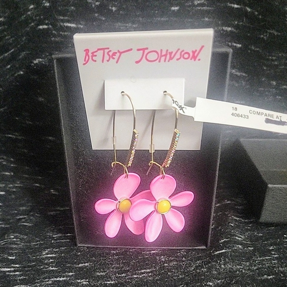 NWT Gorgeous Betsey Johnson Flower Drop Earings Pink Gold Tiny Crystals (#4) - Picture 5 of 5